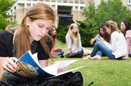 33329students-on-grass-balliol-min-1